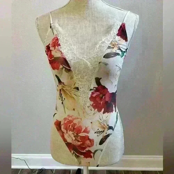Windsor - Floral Bodysuit Xsmall - Picture 2 of 16